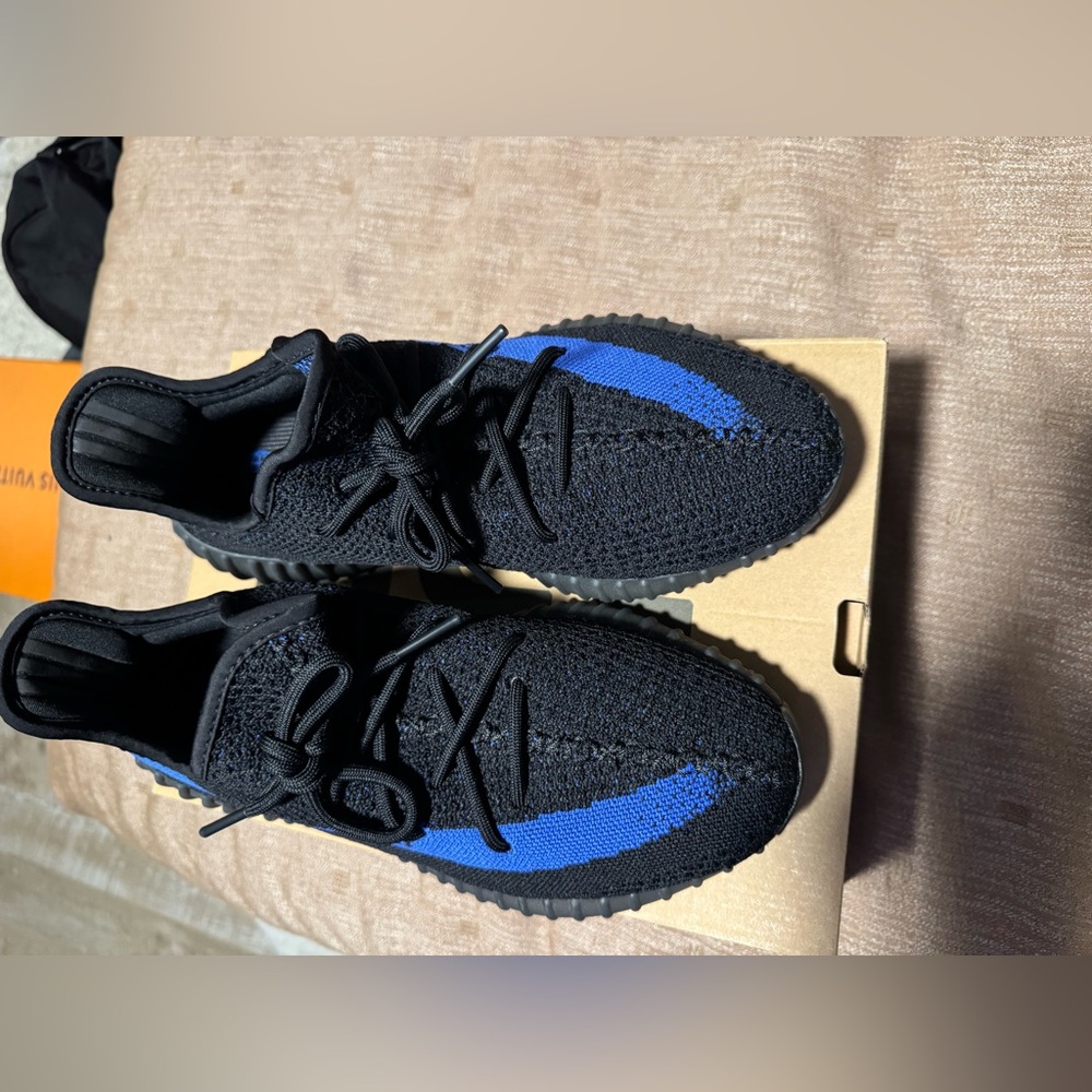 YEEZY BOOST 350 V2